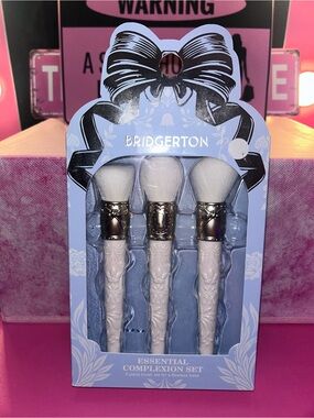 Bridgerton Three piece Makeup Cosmetic Brush Set